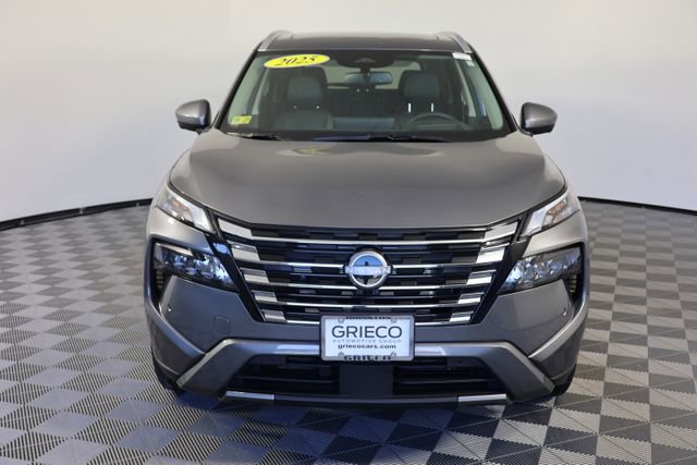 Used 2025 Nissan Rogue SL w/ SL Premium Package image 3