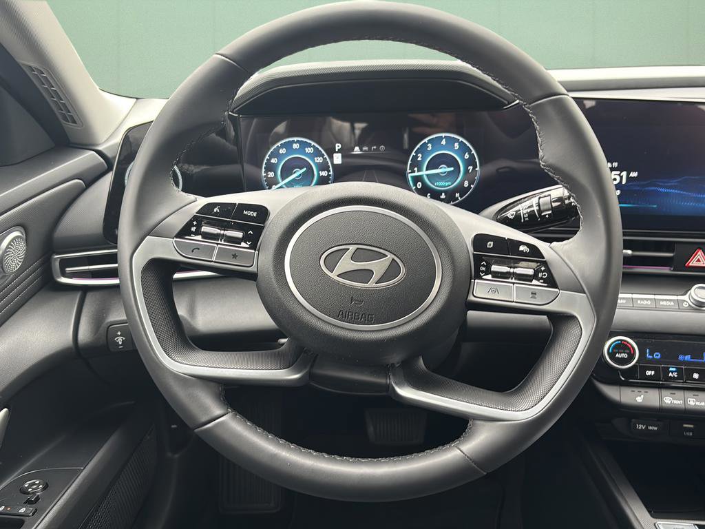 Certified 2025 Hyundai Elantra Limited image 26