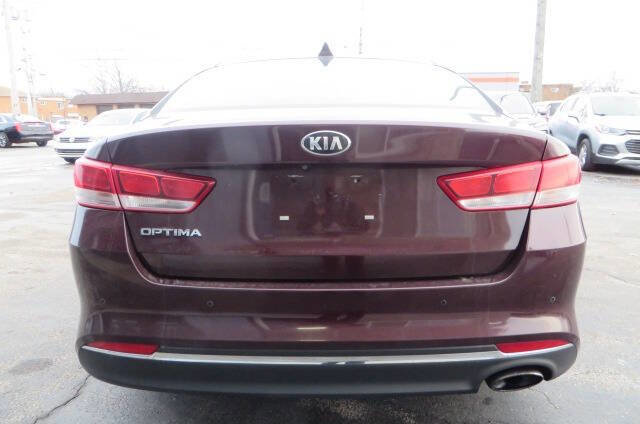 Used 2018 Kia Optima LX w/ 17" Alloy Wheels Package image 25