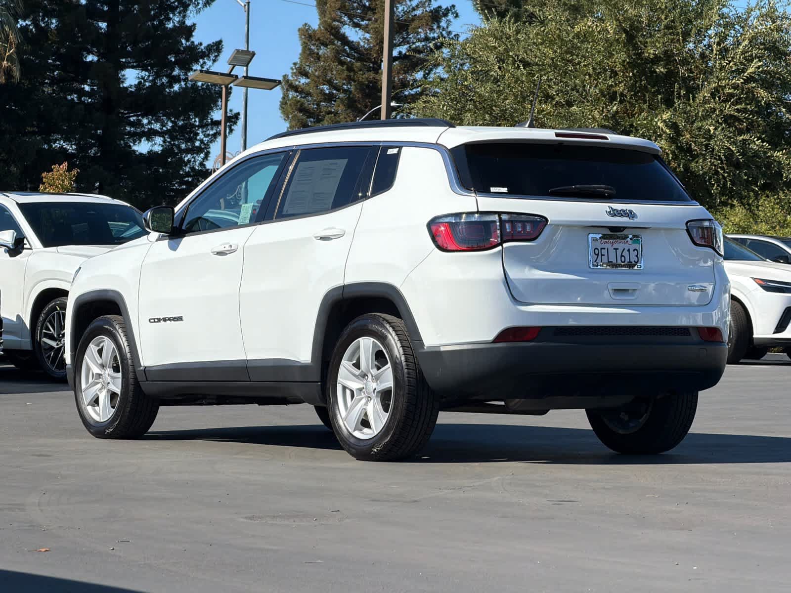 Used 2022 Jeep Compass Latitude w/ Sun and Sound Group FWD image 7