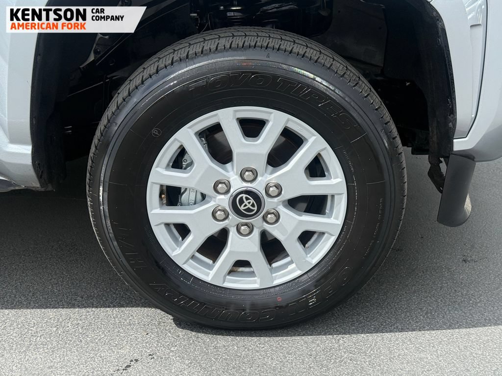 Used 2025 Toyota Tacoma SR5 AWD/4WD image 12