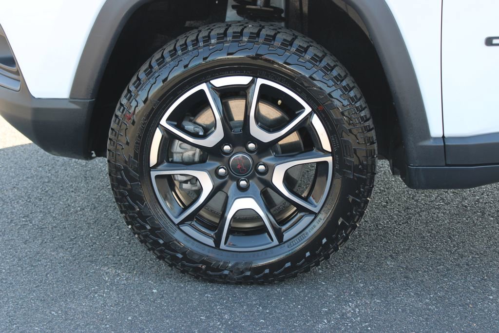 Used 2025 Jeep Compass Trailhawk w/ Trailer Tow Group AWD/4WD image 18