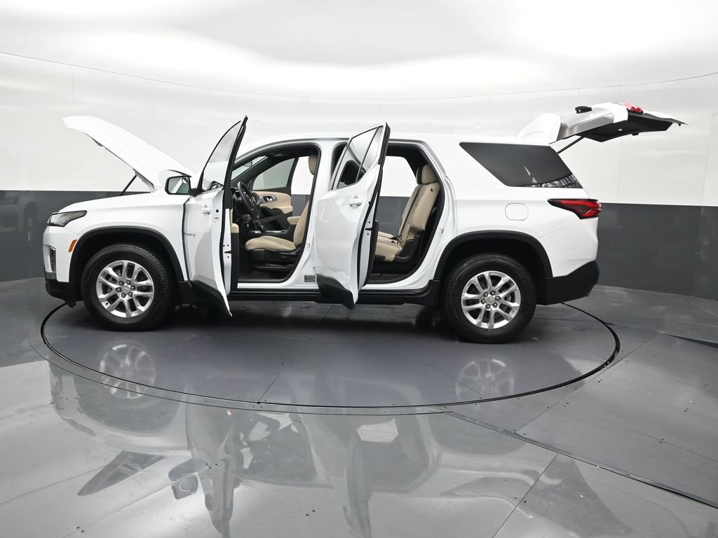 Used 2023 Chevrolet Traverse LS FWD image 35