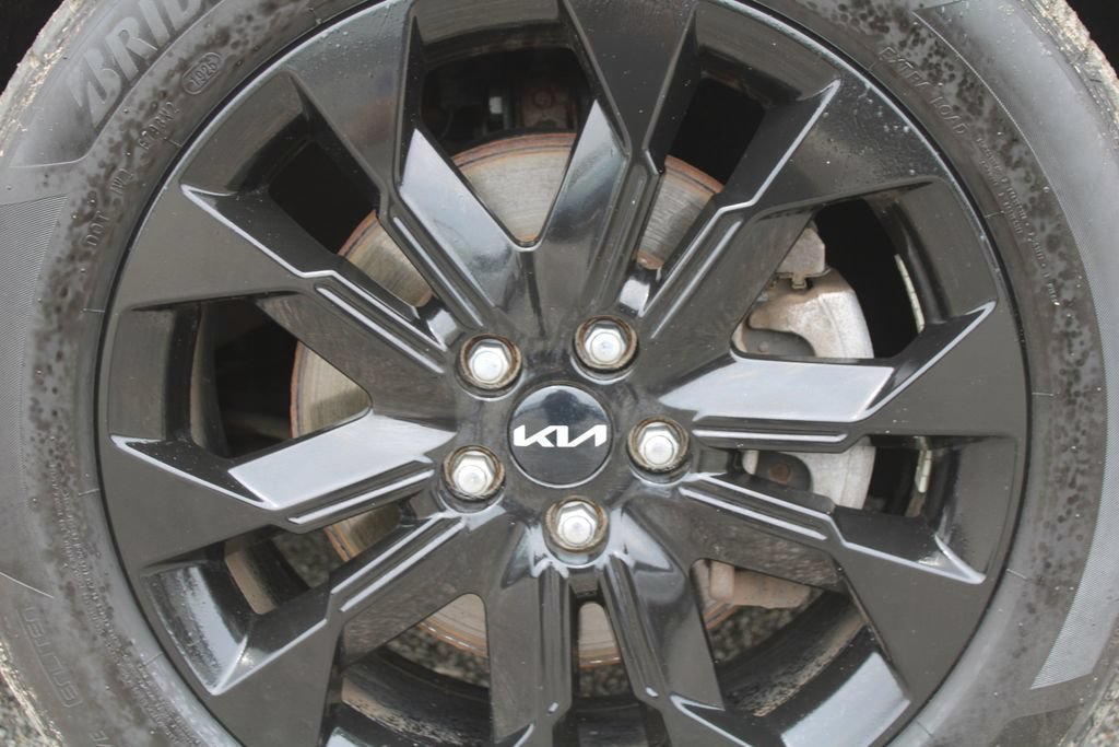 Used 2023 Kia Carnival SX Prestige FWD image 24