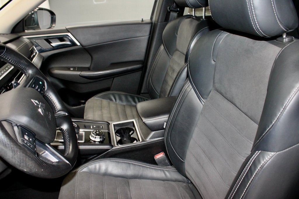 Used 2022 Mitsubishi Outlander SE image 27