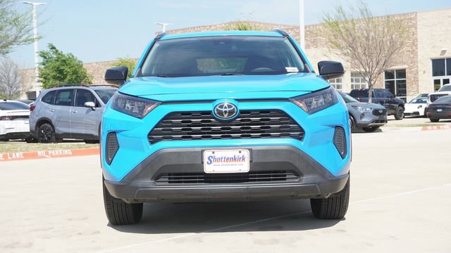 Used 2019 Toyota RAV4 LE image 2