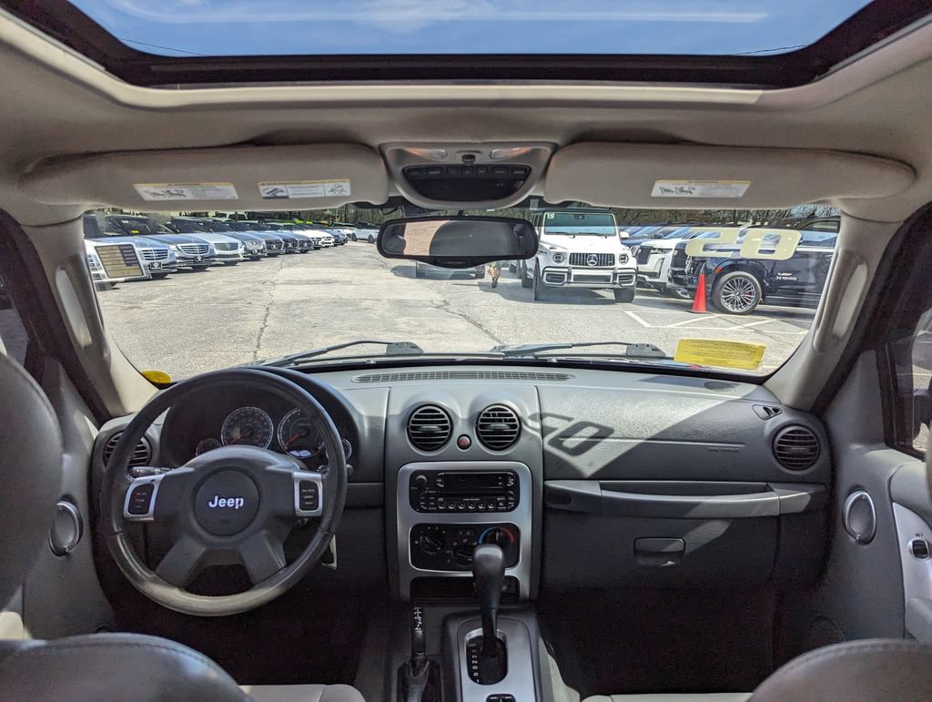 Used 2005 Jeep Liberty Limited AWD/4WD image 38