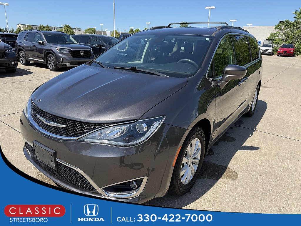 Used 2018 Chrysler Pacifica Touring Plus FWD image 1