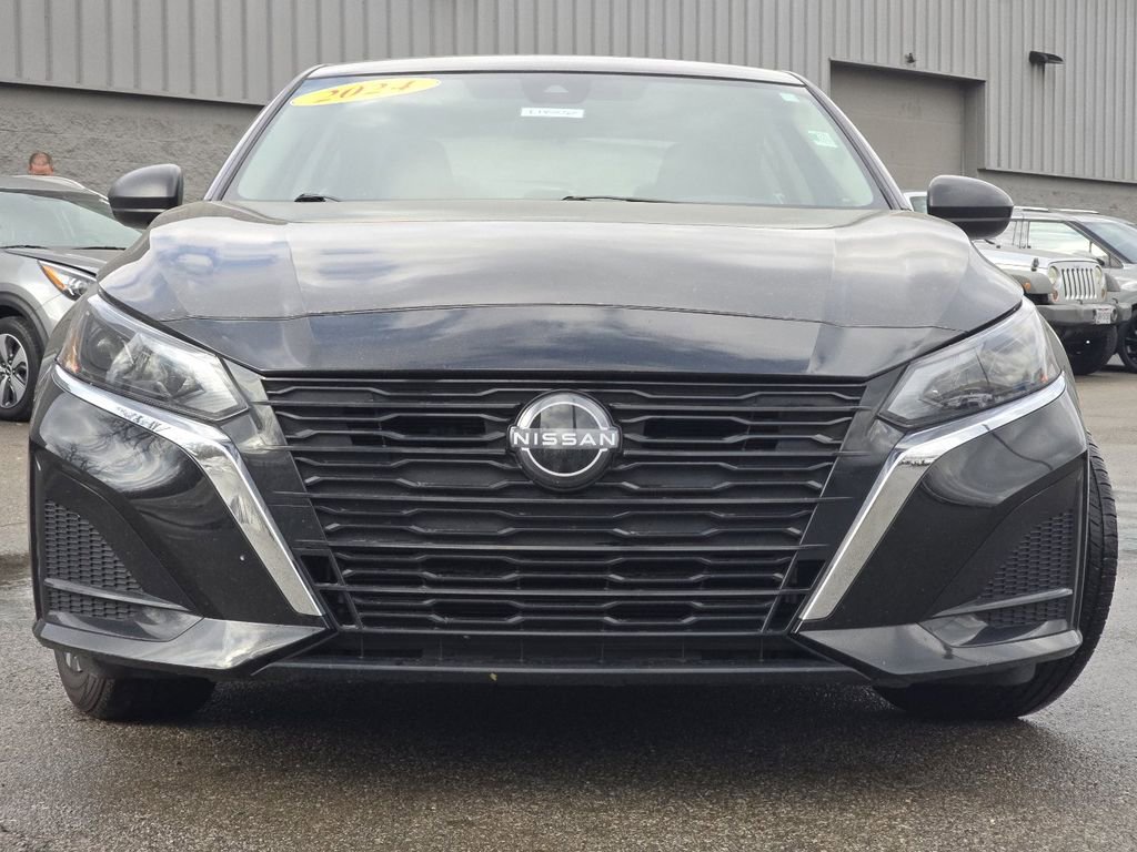 Used 2024 Nissan Altima 2.5 SV image 7