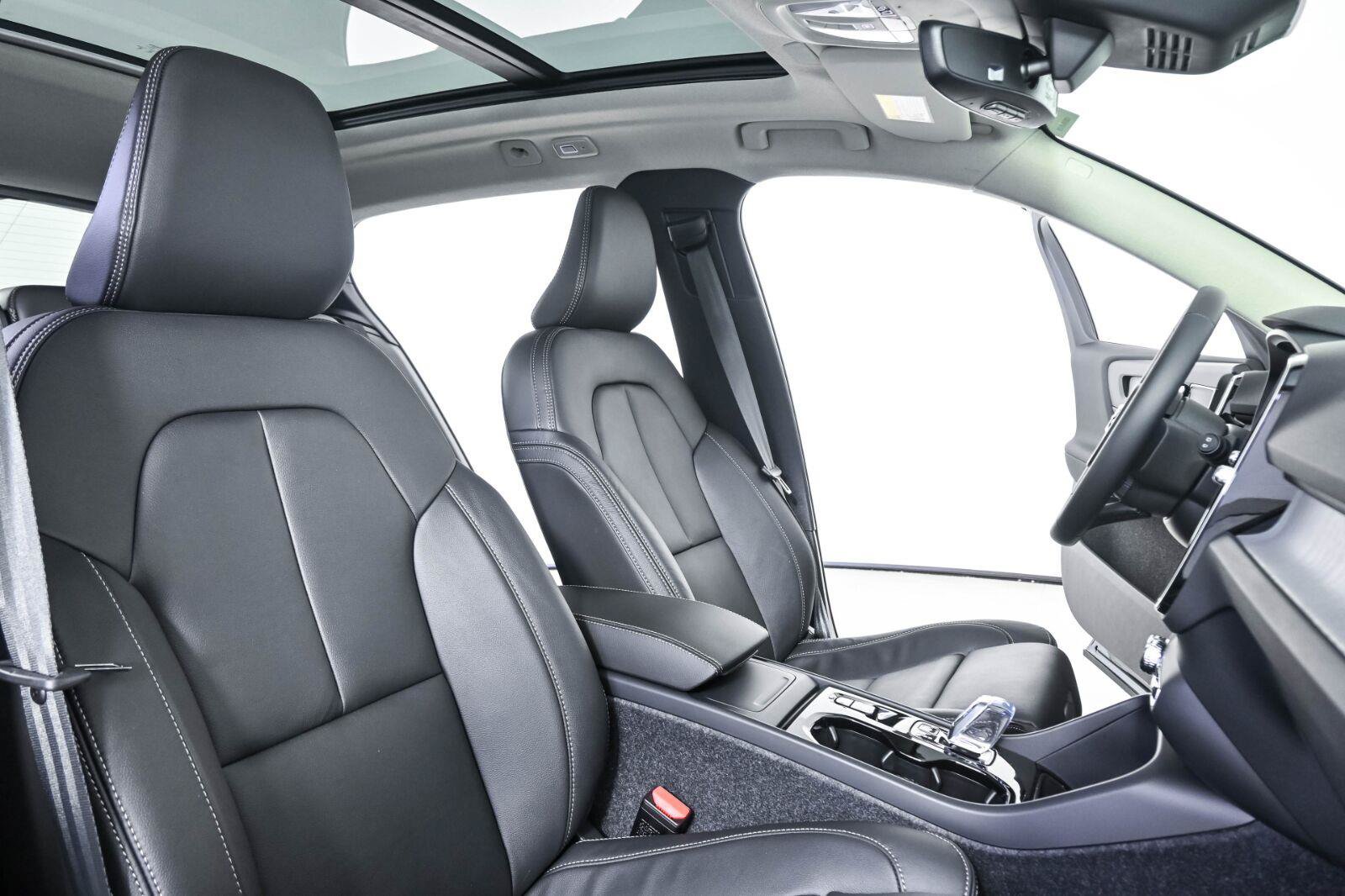 New 2026 Volvo XC40 B5 Ultra w/ Protection Package Premier AWD/4WD image 24