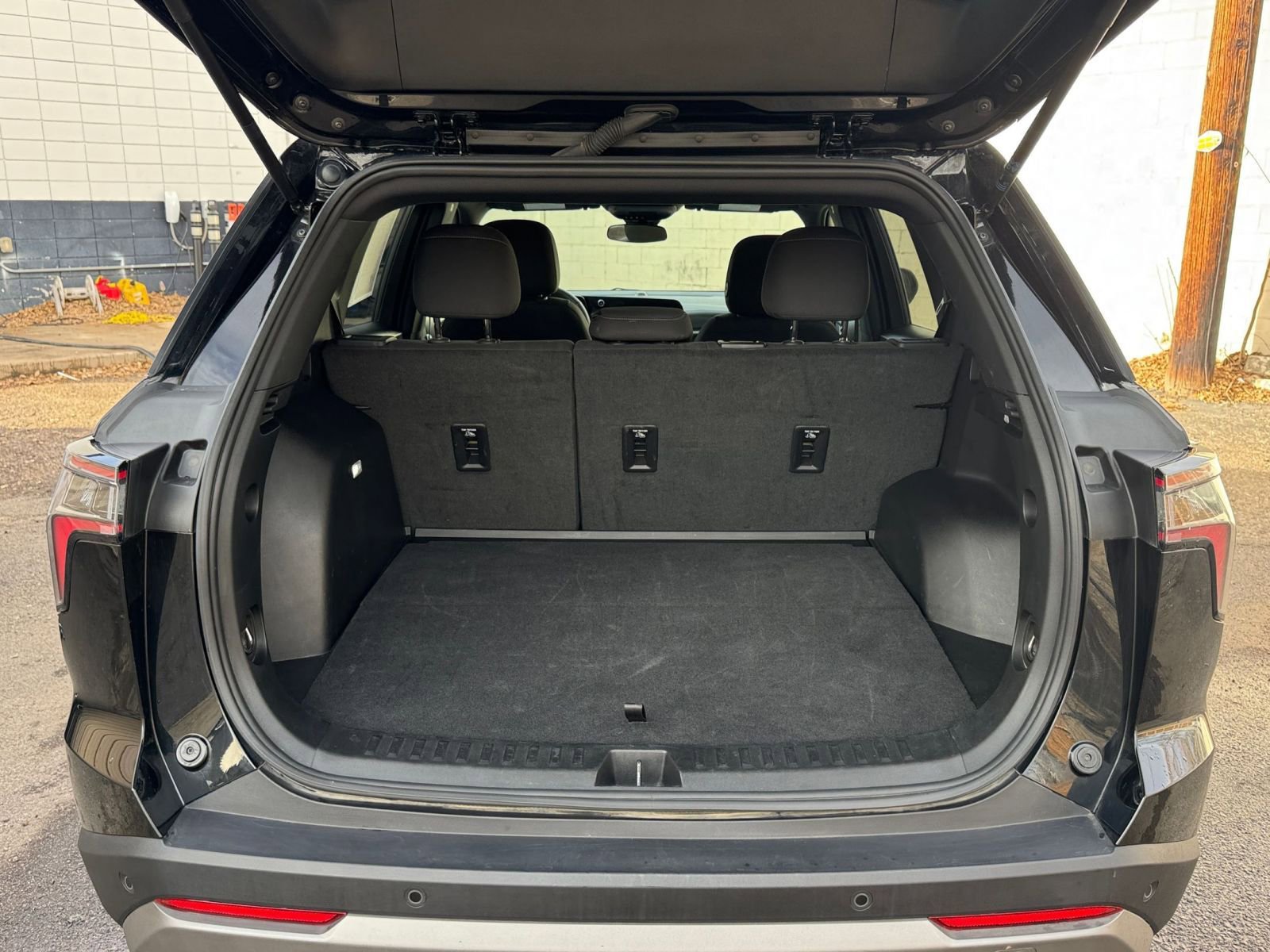 Used 2025 Chevrolet Equinox LT image 30