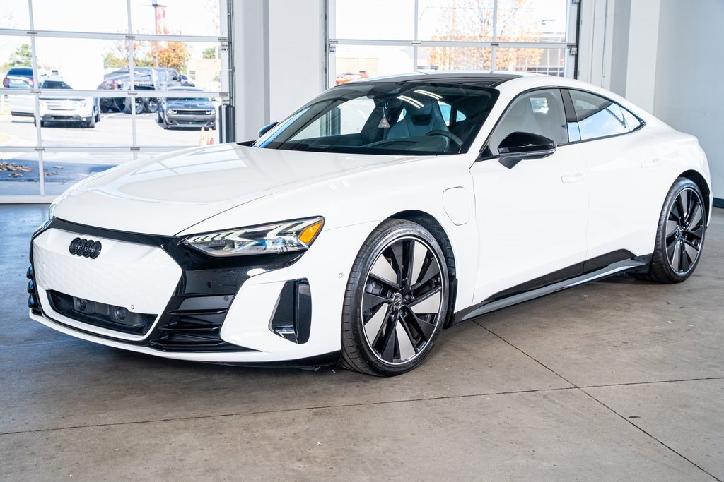 Used 2024 Audi e-tron GT Prestige image 11