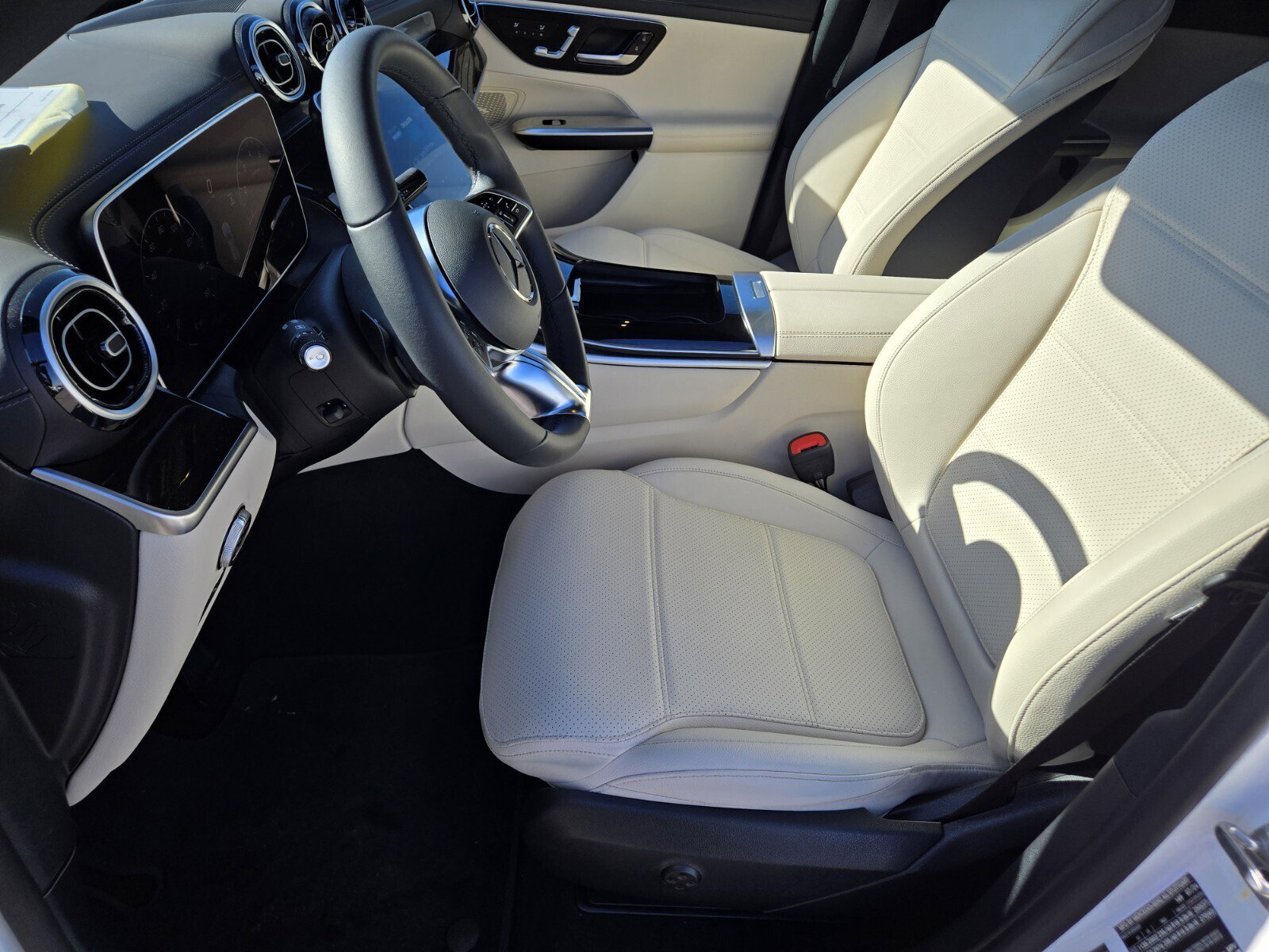 Used 2025 Mercedes-Benz GLC 300 GLC 300 image 11