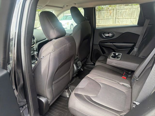 Used 2015 Jeep Cherokee Latitude w/ Cold Weather Group FWD image 15