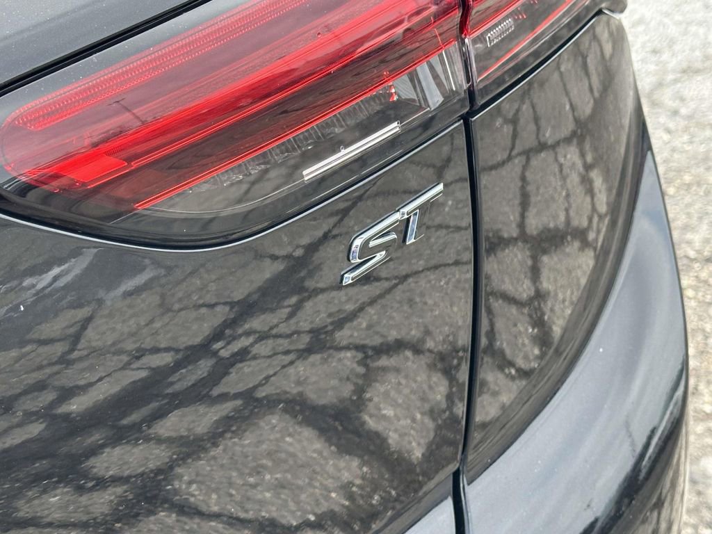 Certified 2023 Buick Envision Essence w/ Sport Touring Package image 12