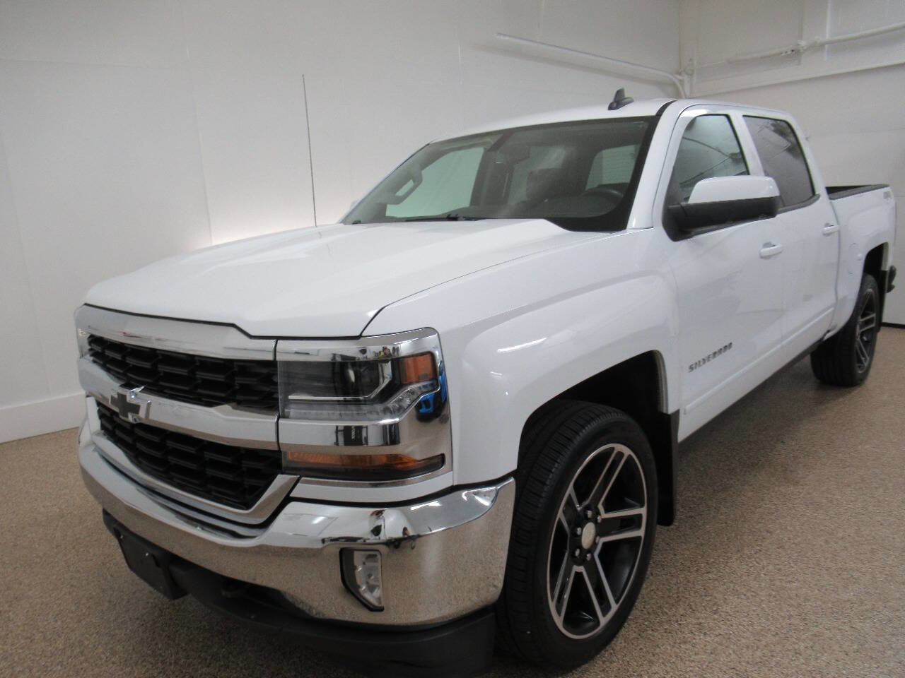 Used 2016 Chevrolet Silverado 1500 LT image 2