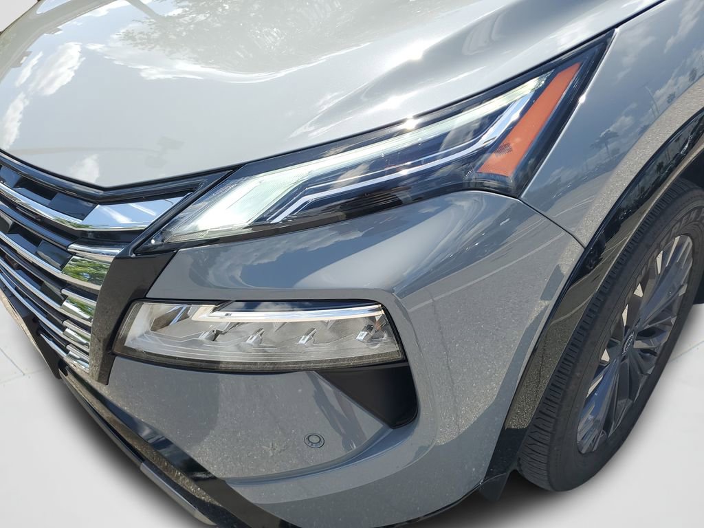 Used 2025 Nissan Rogue Platinum image 27