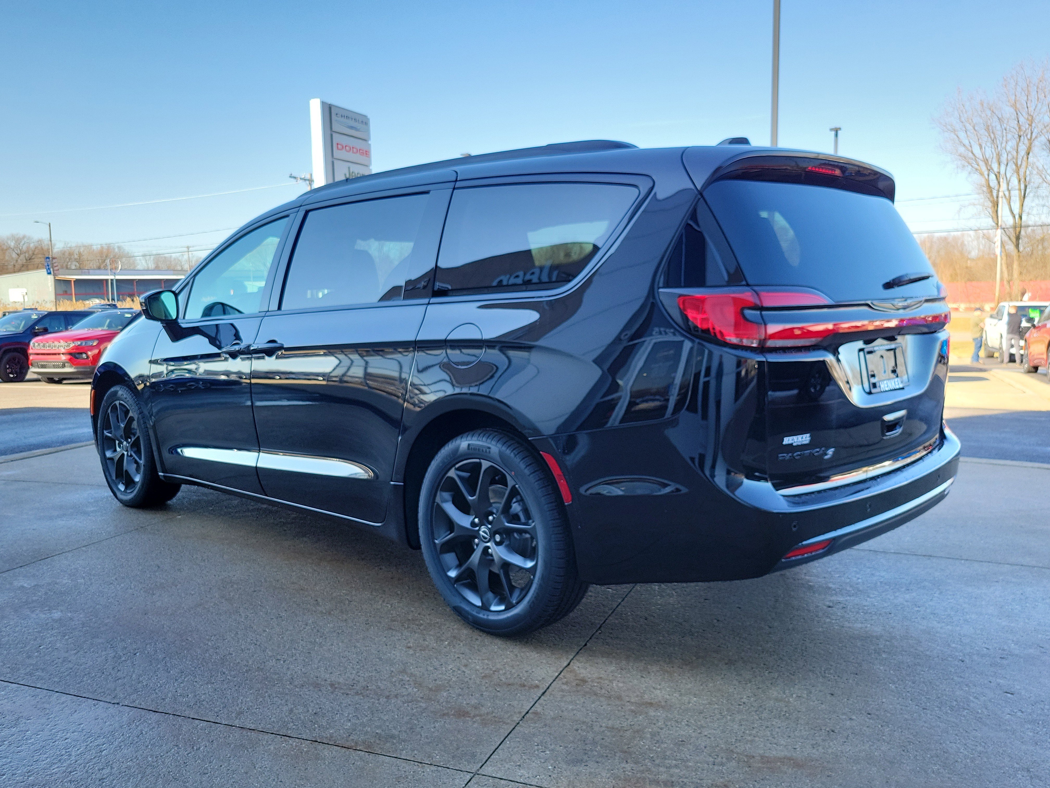New 2026 Chrysler Pacifica Select FWD image 3
