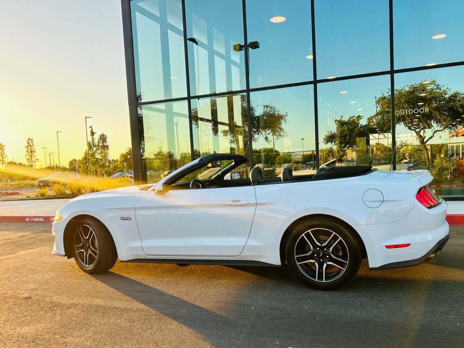 Used 2019 Ford Mustang GT Premium RWD image 4