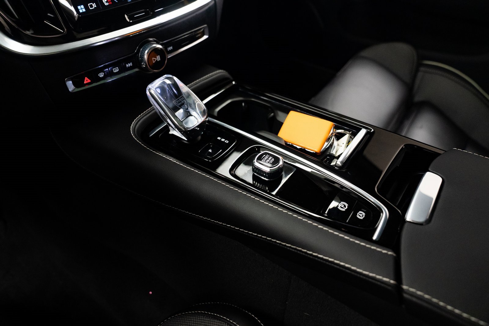 Used 2024 Volvo V60 T8 Polestar image 16