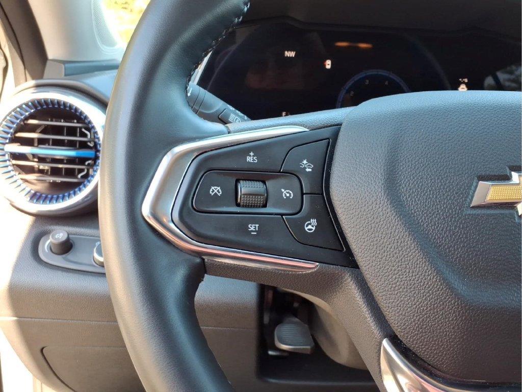 Certified 2025 Chevrolet Trax LT w/ LT Convenience Package FWD image 13