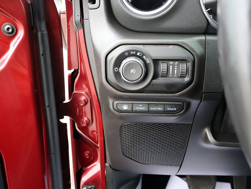 Used 2021 Jeep Wrangler Unlimited Sahara w/ Cold Weather Group AWD/4WD image 35