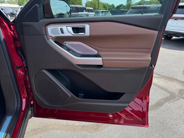 Used 2023 Ford Explorer King Ranch w/ Technology Package AWD/4WD image 27