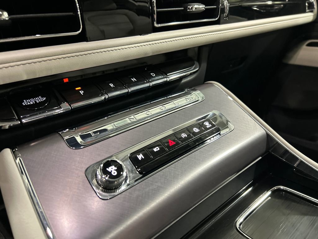 Used 2026 Lincoln Aviator AWD image 18