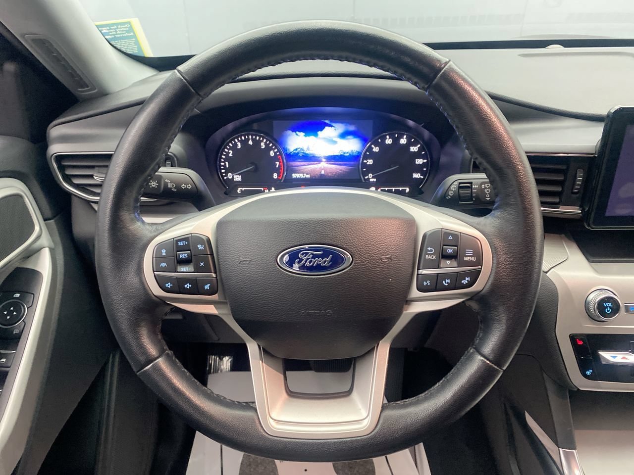 Used 2022 Ford Explorer XLT w/ Equipment Group 202A AWD/4WD image 16