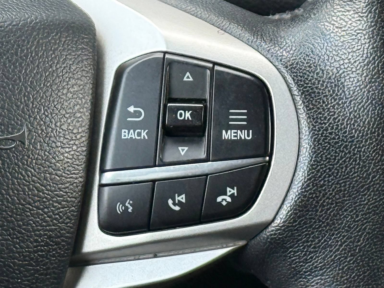 Used 2024 Ford Explorer XLT w/ Equipment Group 202A AWD/4WD image 31
