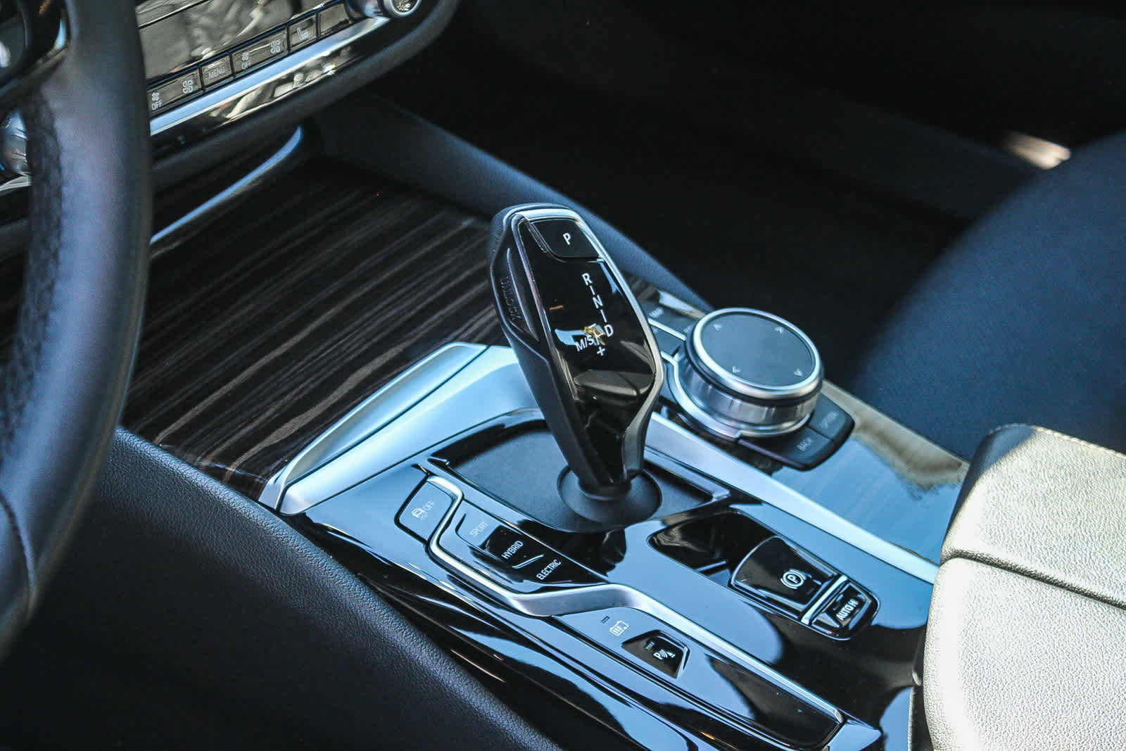 Certified 2023 BMW 530e w/ Convenience Package image 19