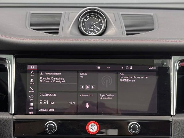 Certified 2025 Porsche Macan AWD/4WD image 27