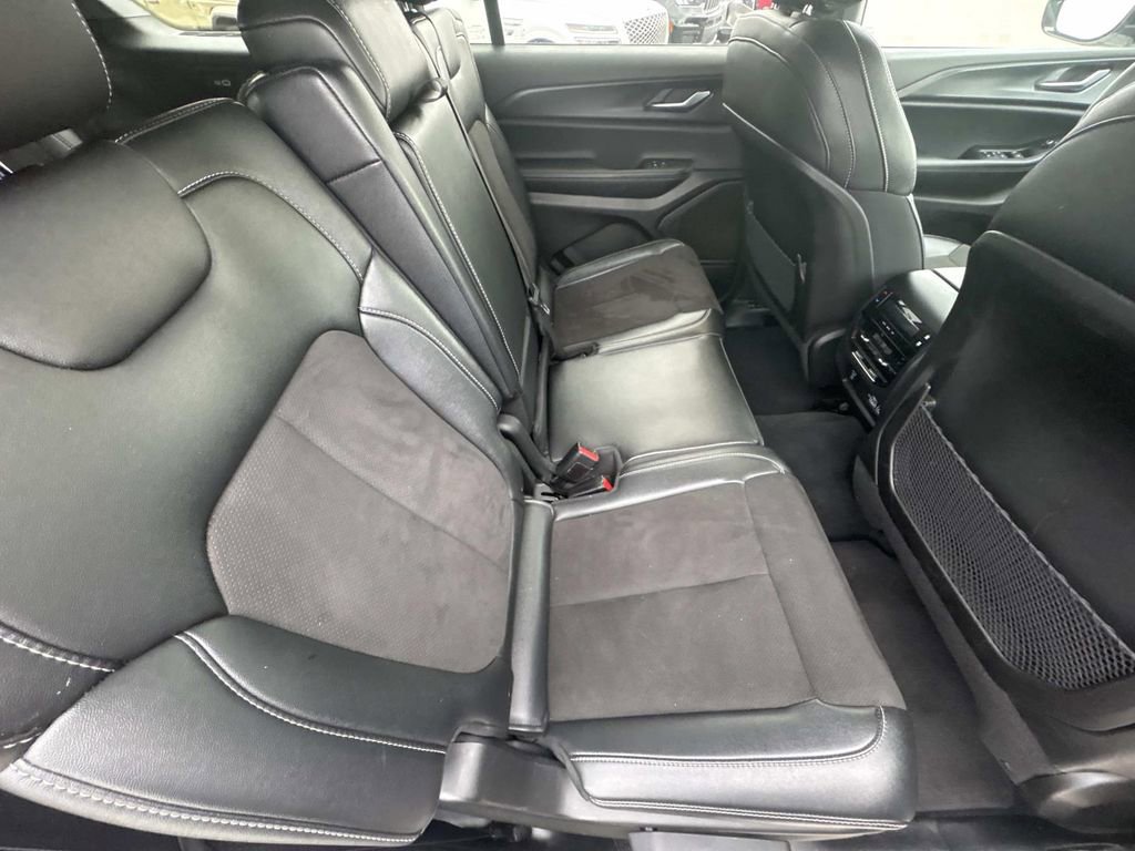 Used 2024 Jeep Grand Cherokee L Altitude image 15
