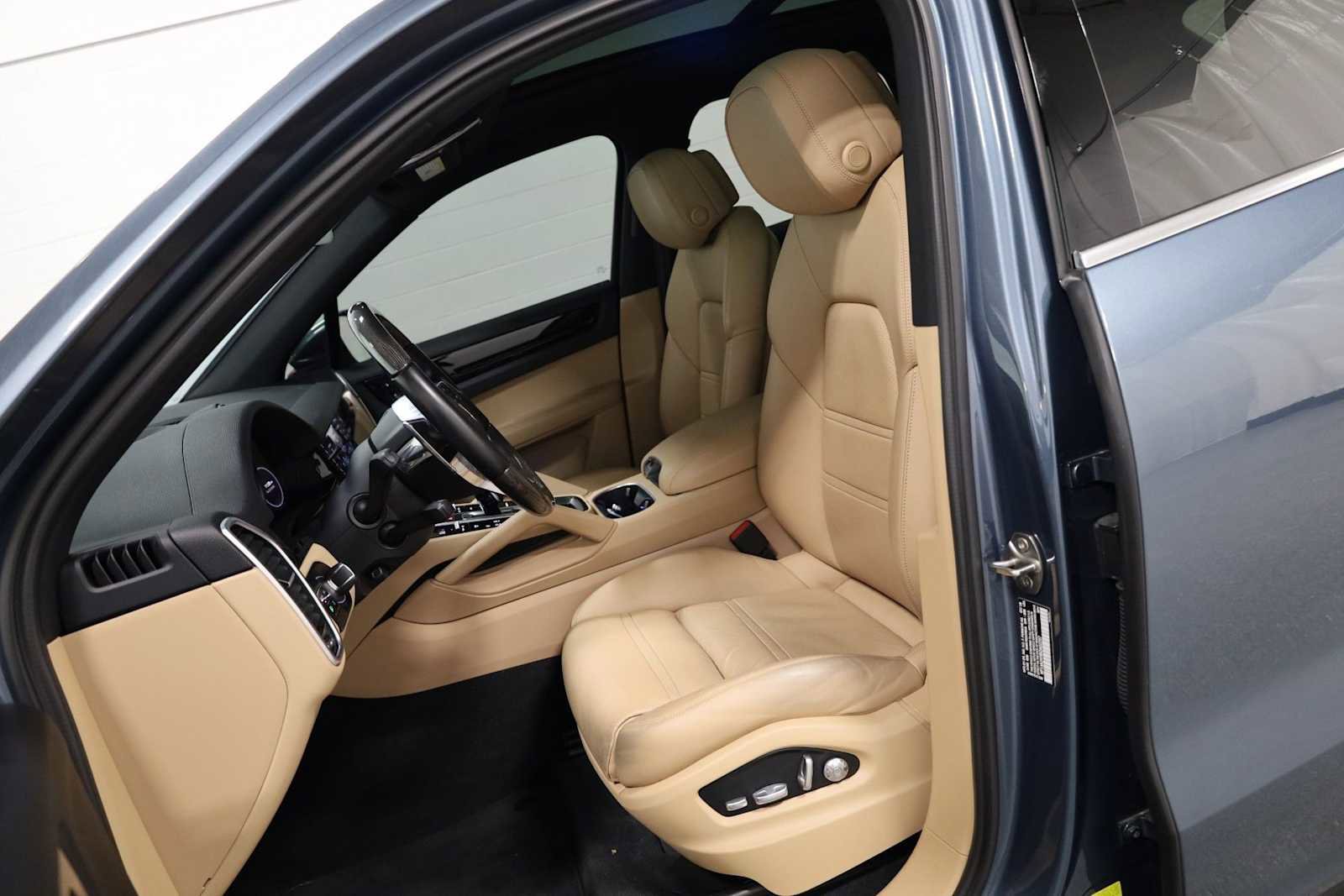 Used 2019 Porsche Cayenne AWD/4WD image 5
