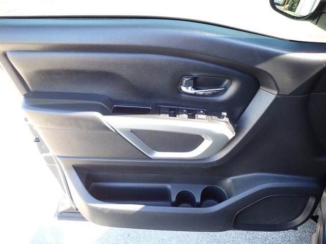 Used 2024 Nissan Titan SV image 18