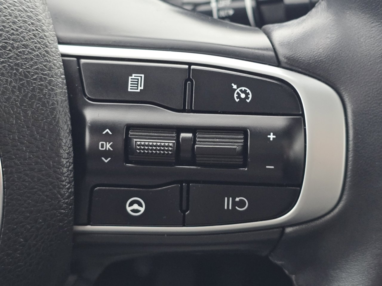 Used 2023 Kia K5 EX image 30