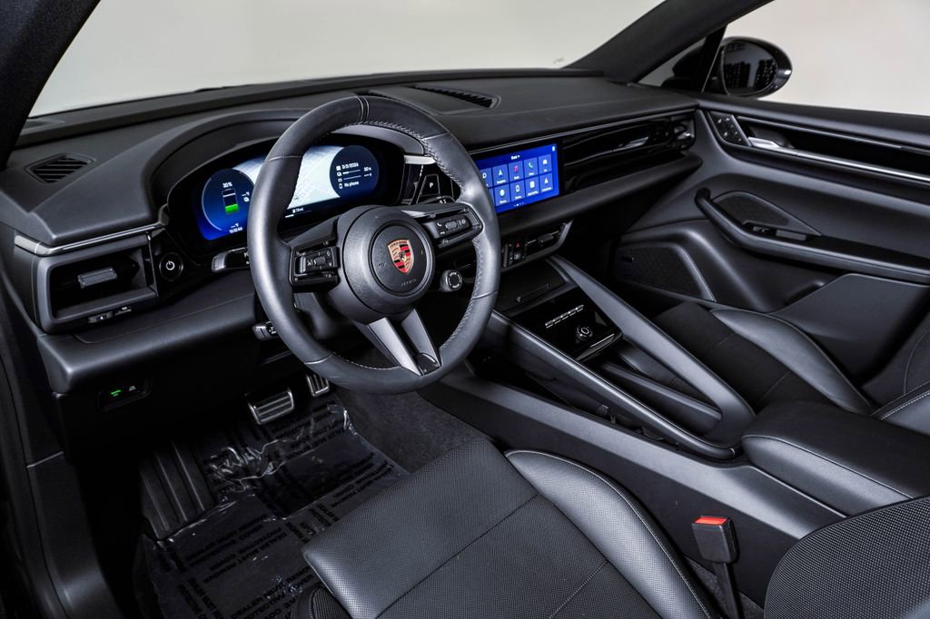 Certified 2025 Porsche Macan 4S Electric image 4