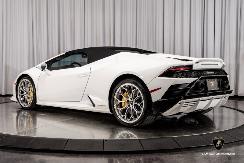 Used 2024 Lamborghini Huracan EVO image 15
