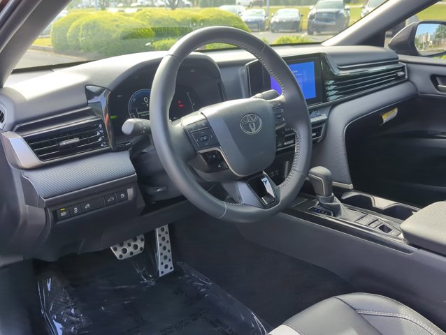 Used 2025 Toyota Camry SE FWD image 9