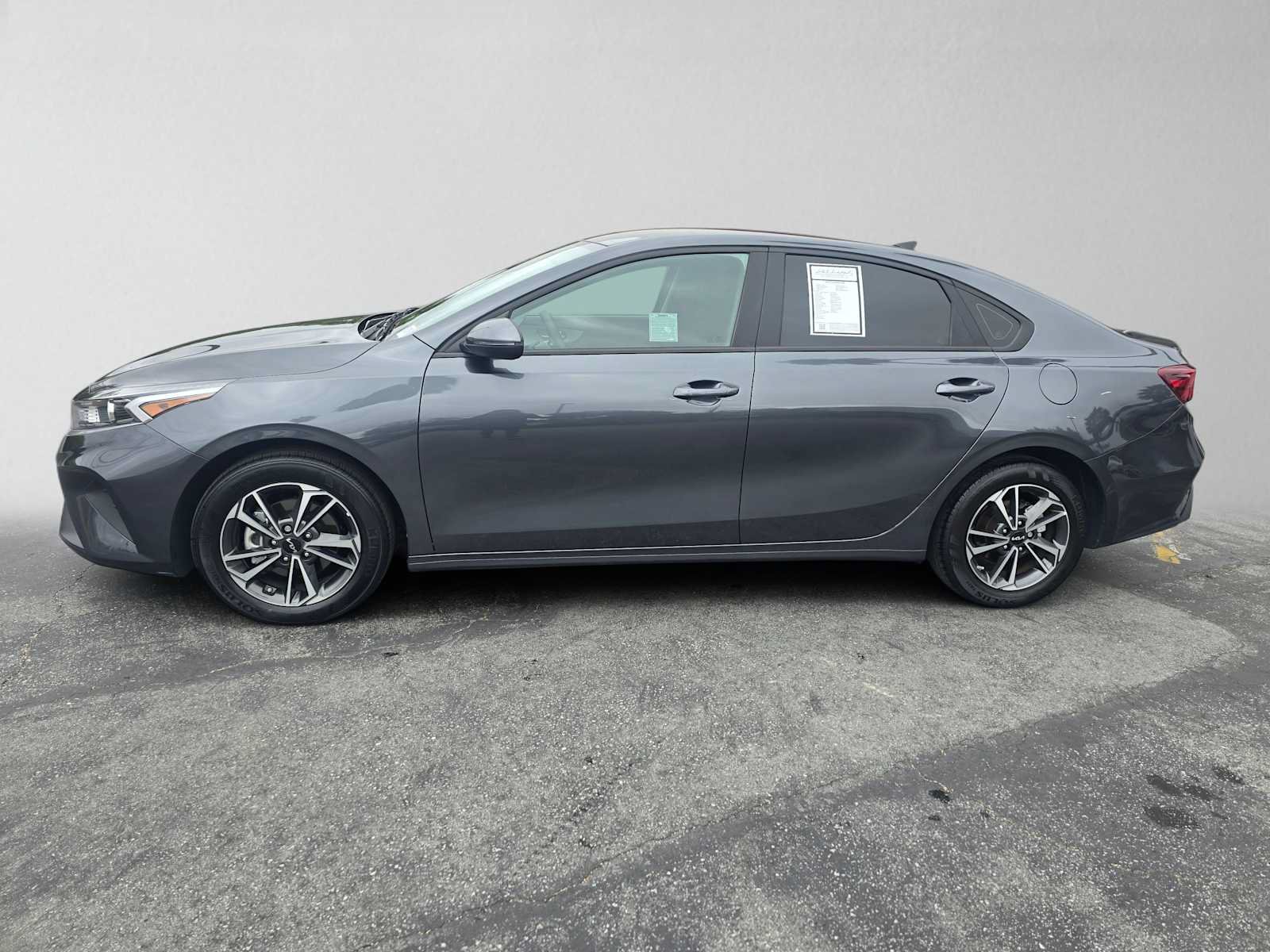 Used 2023 Kia Forte LXS w/ LXS Technology Package FWD image 6