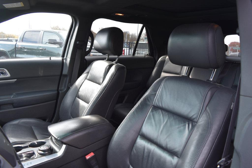 Used 2015 Ford Explorer XLT w/ Equipment Group 202A AWD/4WD image 13