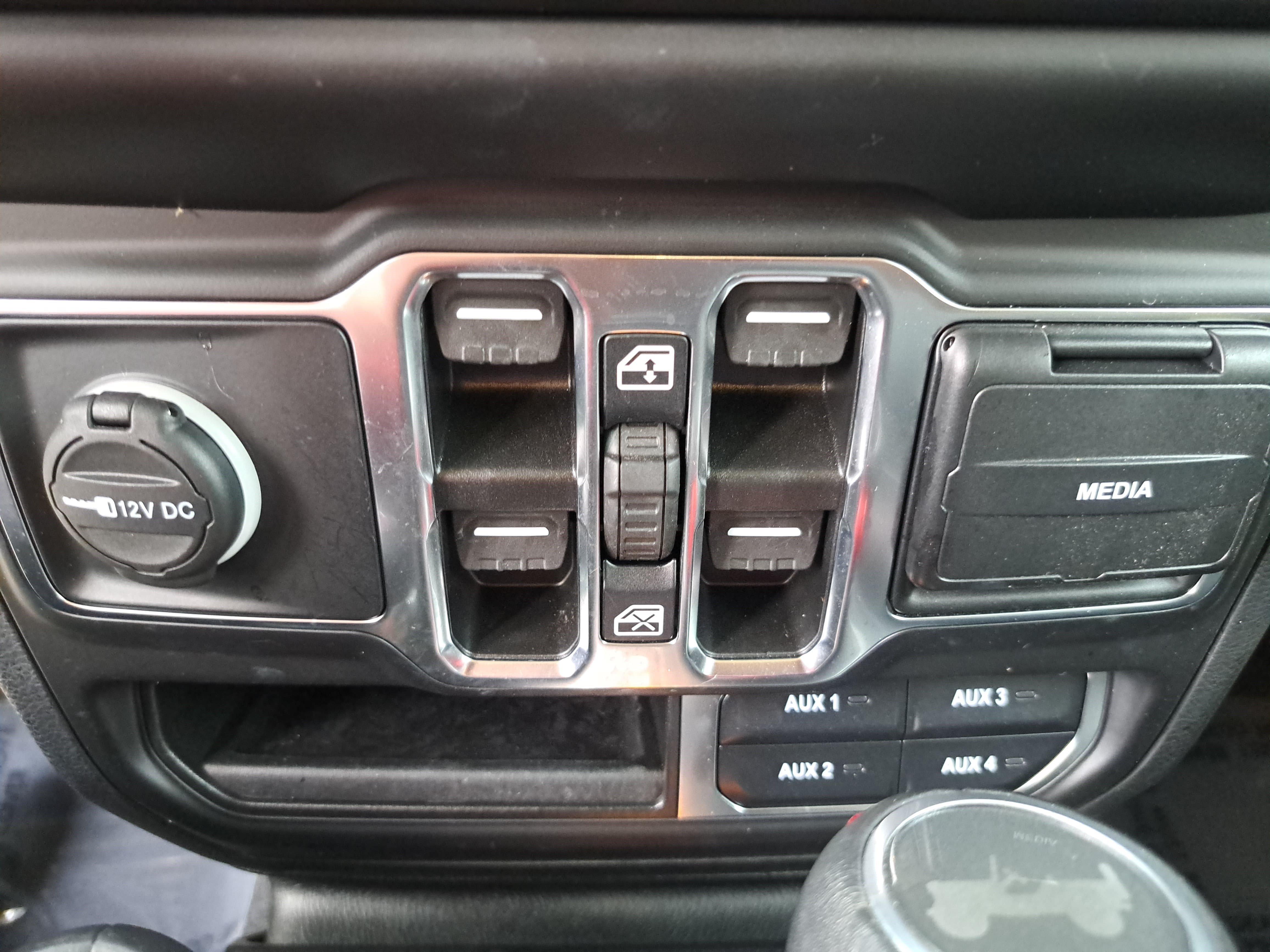 Used 2022 Jeep Wrangler Unlimited Sahara w/ Cold Weather Group AWD/4WD image 26