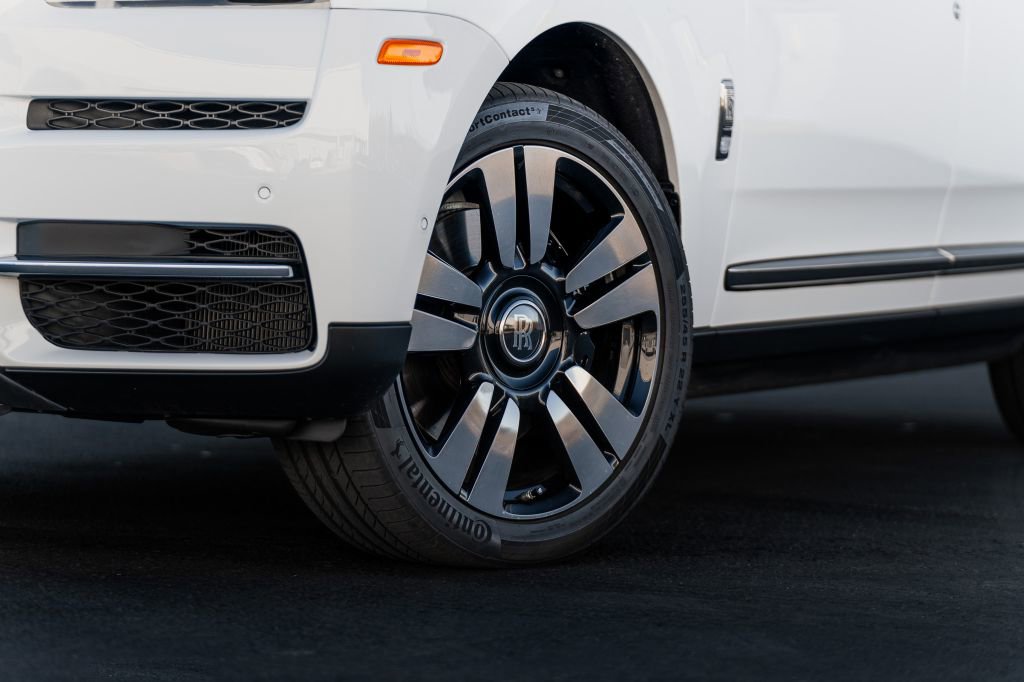 Used 2022 Rolls-Royce Cullinan image 3