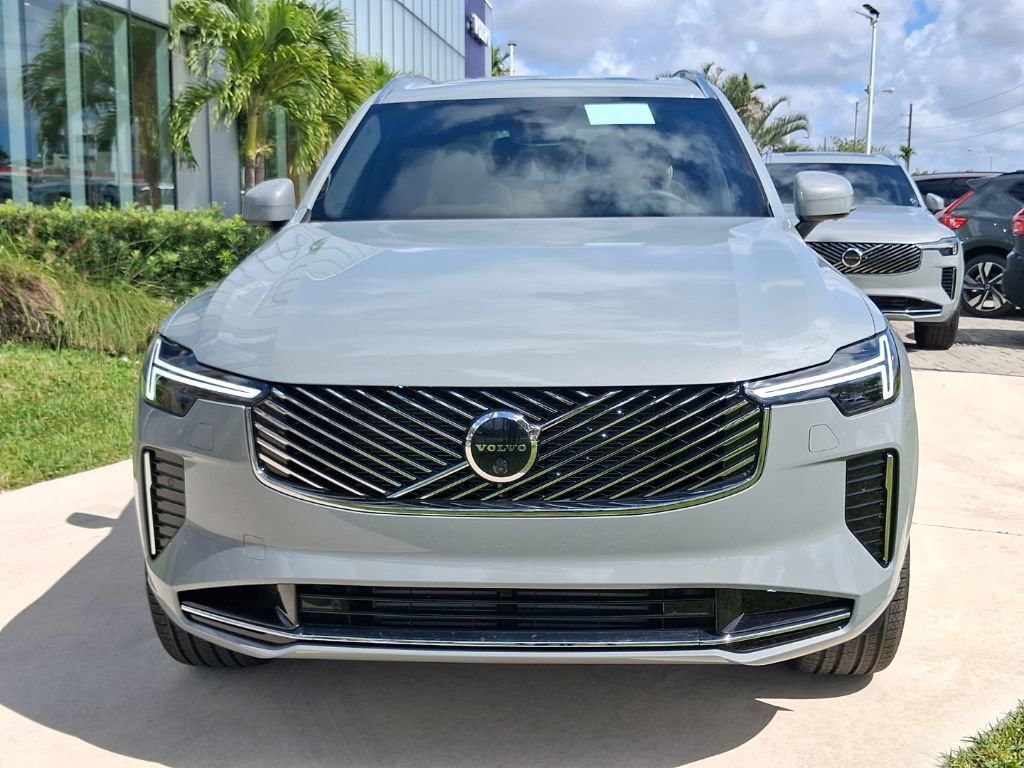New 2026 Volvo XC90 T8 Plus w/ Protection Package Premier AWD/4WD image 2