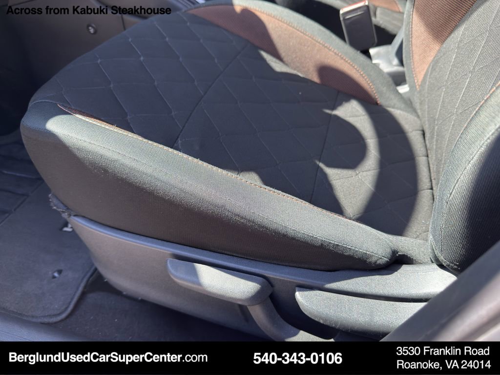 Used 2020 Nissan Kicks SR w/ Exterior Package image 15