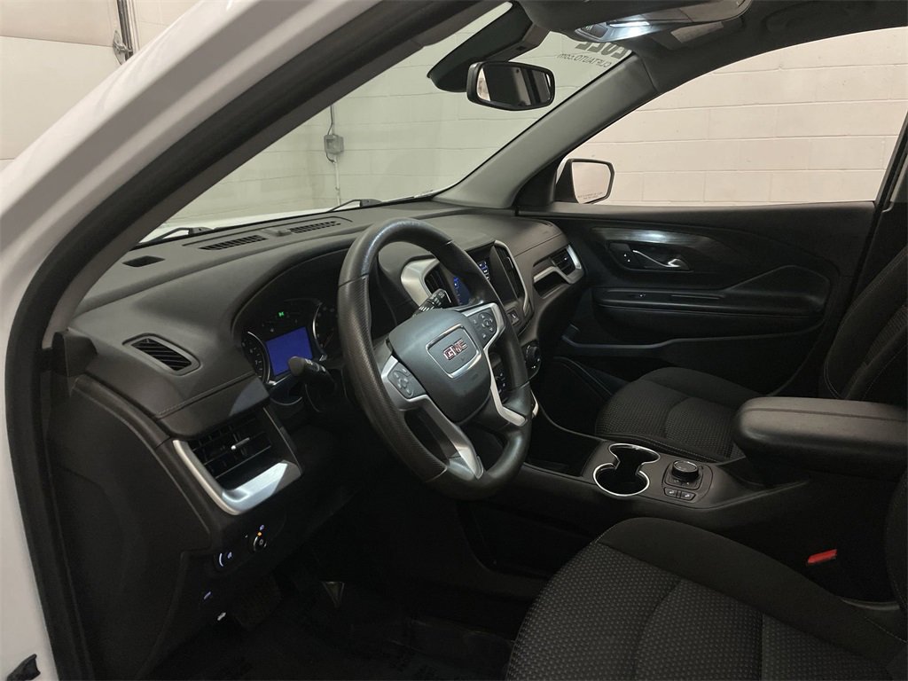 Used 2022 GMC Terrain SLE w/ Driver Convenience Package image 4