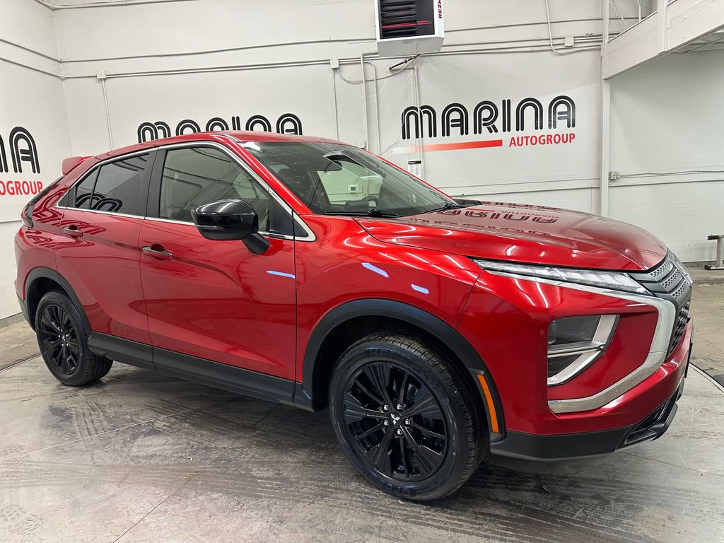 Used 2022 Mitsubishi Eclipse Cross LE image 1