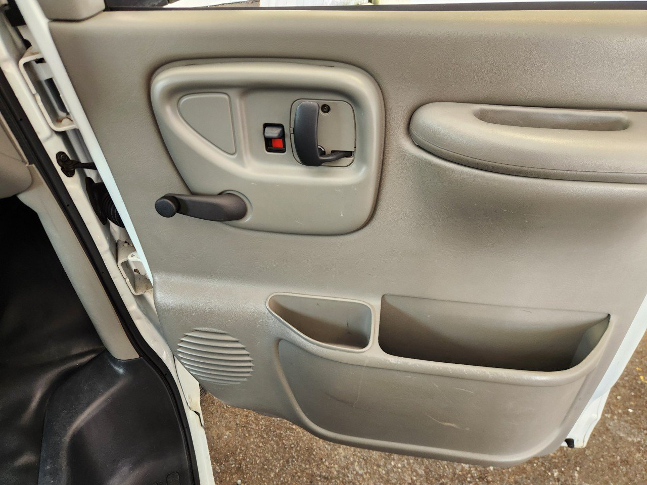 Used 2001 Chevrolet Express 3500 RWD image 12