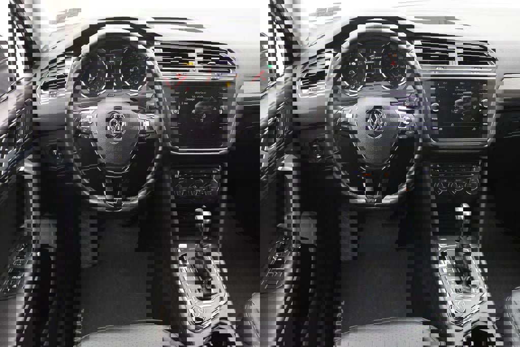 Used 2018 Volkswagen Tiguan SEL image 14