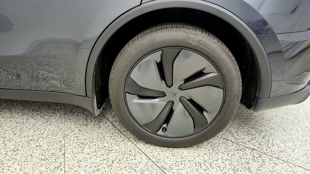 Used 2026 Tesla Model Y 2WD image 9